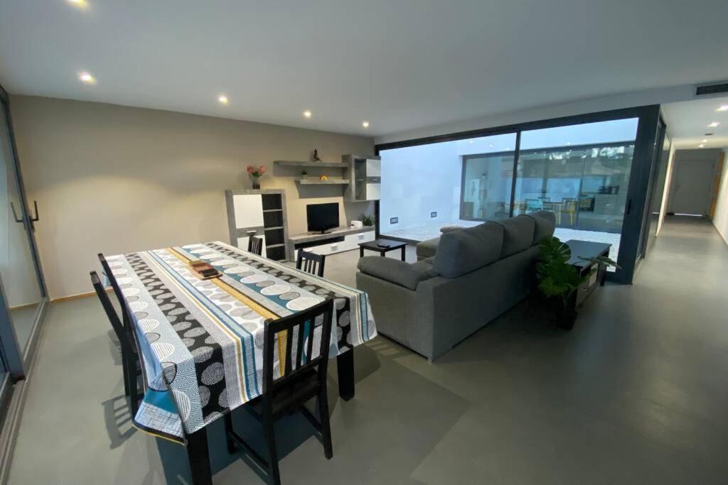 Modern Villa With Private Pool/ 400M To The Beach 格拉德卡斯特利翁 外观 照片