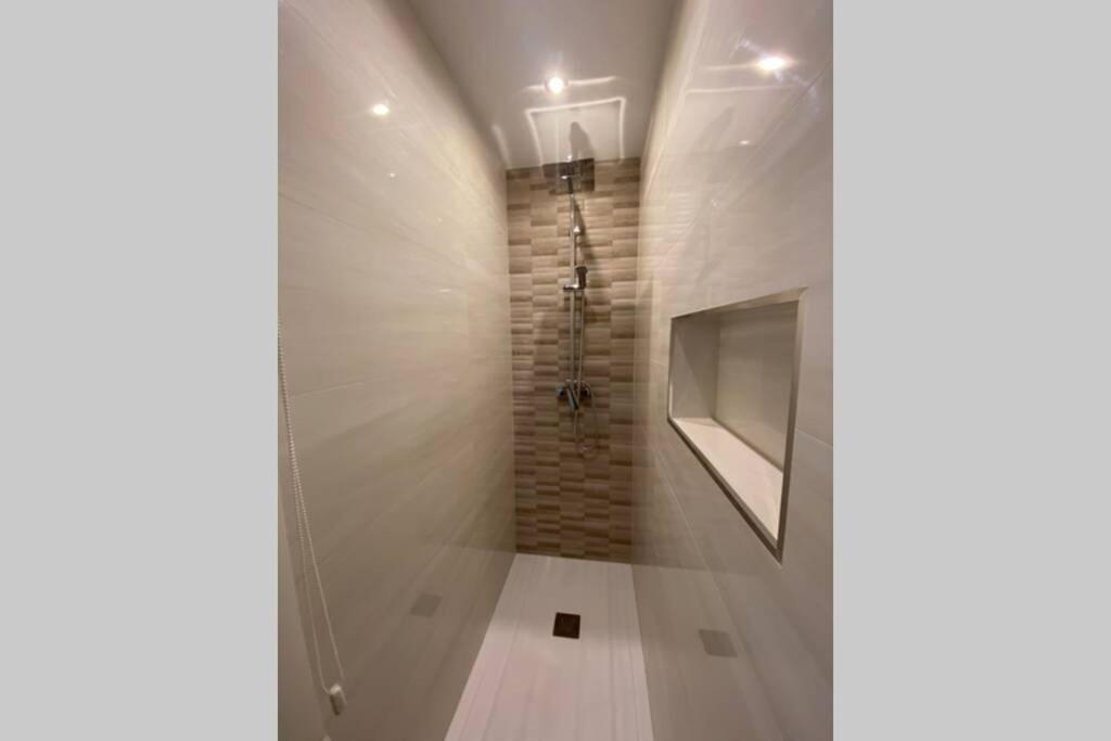 Modern Villa With Private Pool/ 400M To The Beach 格拉德卡斯特利翁 外观 照片