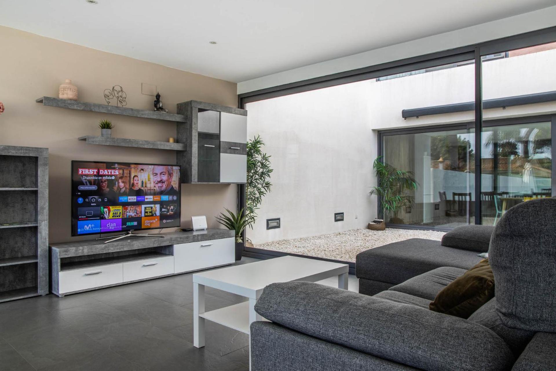 Modern Villa With Private Pool/ 400M To The Beach 格拉德卡斯特利翁 外观 照片